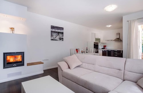 Nerezine Apartment | Apartment Mirna (64427-A1) - Nerezine - island Losinj