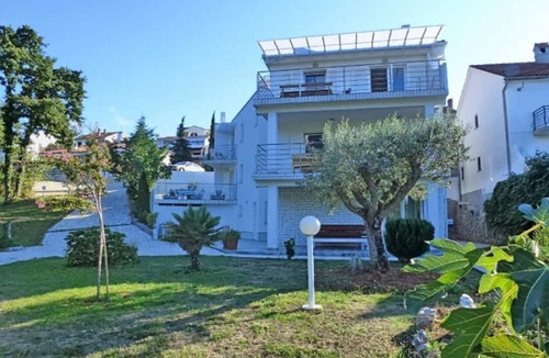 Njivice Apartment | Apartments Vlado