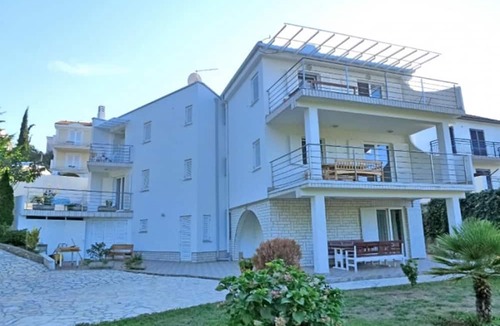 Njivice Apartment | Apartments Vlado
