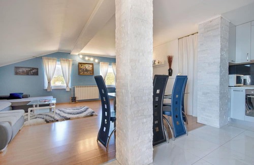 Rubesi Apartment | Nice apartment for 4 people with A/C, WIFI, pool, TV and balcony