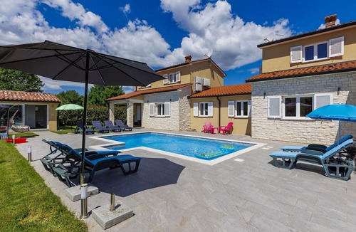 Marceljani House | Stunning private villa for 12 people with A/C, private pool, WIFI, TV, terrace and pets allowed