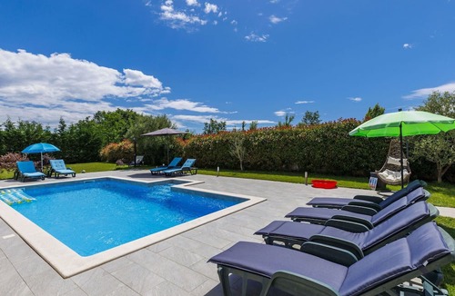 Marceljani House | Stunning private villa for 12 people with A/C, private pool, WIFI, TV, terrace and pets allowed