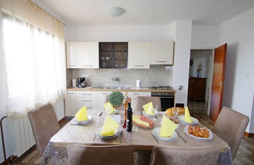 Sajini Apartment | Ruhige Wohnung in dem charmanten Dorf Škitača by Interhome