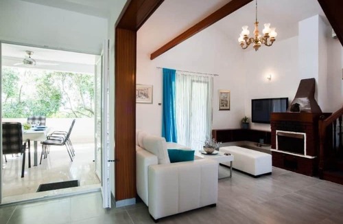 Businci House | Charmante Villa Layla mit Meerblick und Pool by Interhome