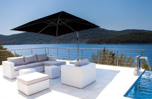Vela Luka Apartment | Villa Style and Sea by Interhome