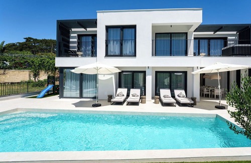 Lopar Villa | Stunning private villa with private pool, A/C, hot tub, WIFI, TV, terrace and pets allowed