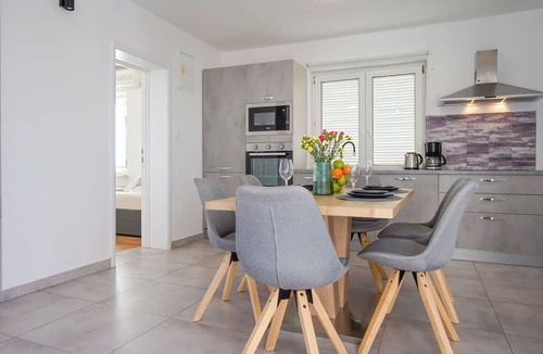 Vratarusa Apartment | Nice apartment for 6 guests with A/C, WIFI, TV and patio
