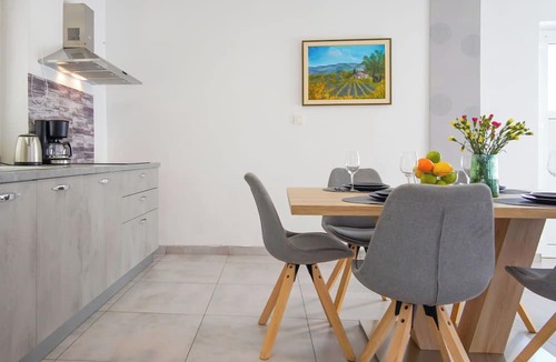 Vratarusa Apartment | Nice apartment for 6 guests with A/C, WIFI, TV and patio