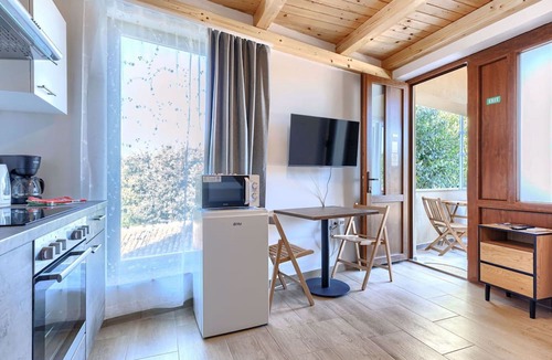 Lovrecica Apartment | Lovely apartment for 2 people with WIFI, A/C, TV and terrace