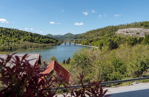 Fuzine Villa | Wonderful private villa for 10 guests with hot tub, WIFI, TV, terrace and pets allowed
