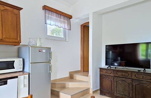 Oklaj House | Stunning private villa for 2 people with internet, A/C, hot tub, terrace and pets allowed