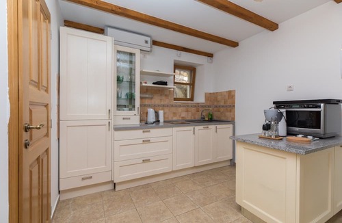 Borak Villa | Pet-friendly Villa 'Zeleni Raj' with Sea View, Wi-Fi and Air Conditioning
