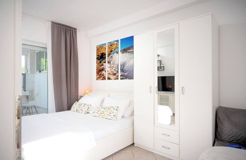 Bol Apartment | Beachfront Villa near Zlatni rat