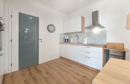Viskovo Apartment | Cosy apartment for 2 people with WIFI, A/C, pool, TV and terrace