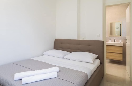 Milna Apartment | New studio in Mediterranean Garden only 50 meters from the sea.