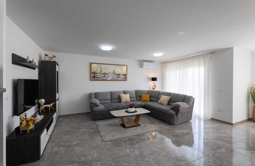 Kastel Stari Apartment | Kastel Stari Sunny Downtown Apartment with Terrace - One Bedroom Apartment with Terrace