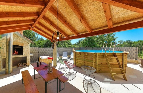 Kastel Novi Apartment | Two Bedroom Apartment with Balcony
