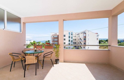 Kastel Stafilic Apartment | Comfortable Kastel Stafilic Apartment with Balcony - Two Bedroom Apartment with Balcony and Sea View
