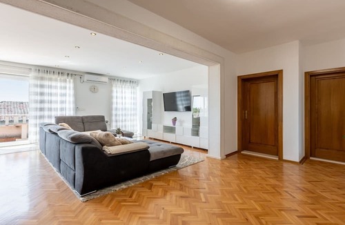 Kastel Kambelovac Apartment | Apartment Merita - Two Bedroom Apartment with Balcony