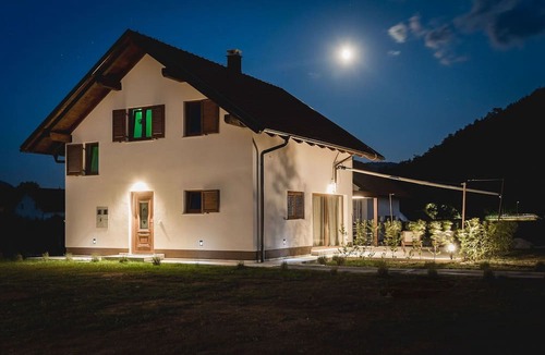 Lic House | Wonderful private villa for 4 guests with hot tub, A/C, WIFI, TV, terrace and pets allowed