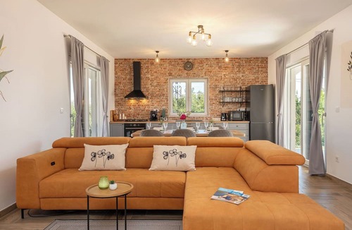 Bila Vlaka House | Stunning private villa for 6 guests with A/C, WIFI, private pool, TV, terrace and pets allowed