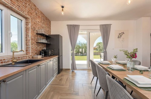 Bila Vlaka House | Stunning private villa for 6 guests with A/C, WIFI, private pool, TV, terrace and pets allowed