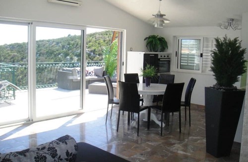 Vinisce Apartment | Wonderful Visinisce Apartments With Terrace and Sea Views
