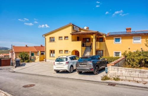 Koper Apartment | Double D Modern Family Apartment near Koper - Happy Rentals