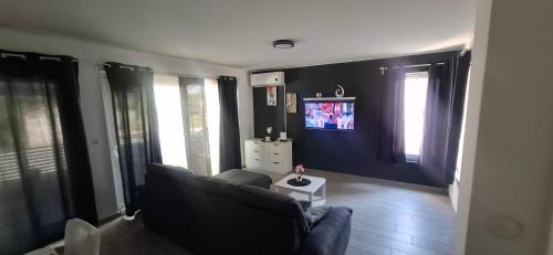 Nova Gradiska House | LaLuna House