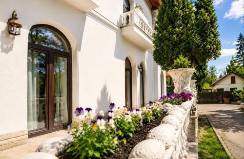 Jibert House | Queen's Crown Manor