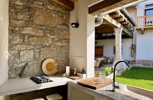 Slap Villa | Vila Kobdilj 1835 - Unique Stay in Karst Stone Villa
