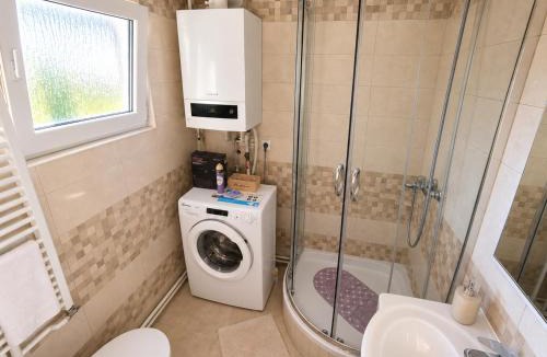 Kutina Apartment | Holiday House Zoki - Peaceful Stay with Private Parking