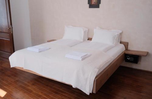Medias Apartment | Trumpeter's Tower apartment