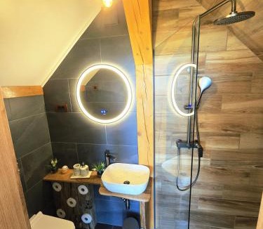 Gorenja Vas pri Smarjeti House | Vineyard cottage Nad pravljično dolino