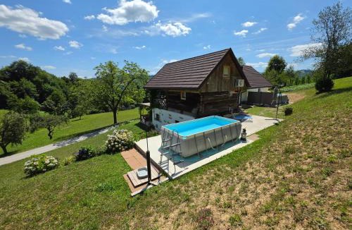 Bostanj Ski Chalet | Apartments Pajek & Pajcevina on the Hayrack