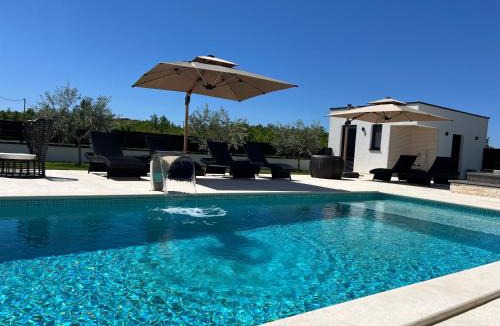 Ljubuski Villa | Villa DEL SOLE with Heated Saltwater Pool, Jacuzzi and Sauna