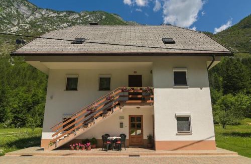 Soca Apartment | Apartma pod Rožem