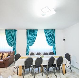 Intorsura Buzaului House | Casa Baciu