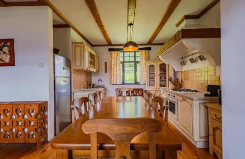 Sirnea Villa | Casa Koenigstein Private Hilltop Villa