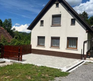 Dane Apartment | Apartma Hiška Vrh