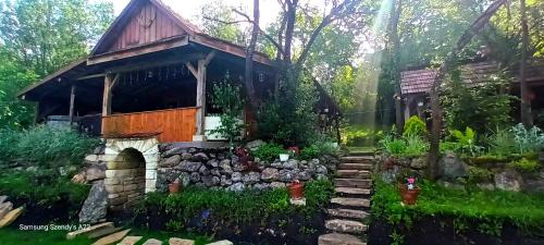 Vultureni House | Hidden Garden Kide (Chidea)