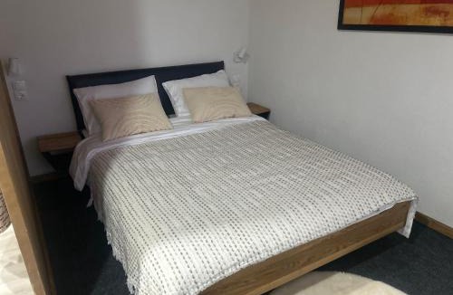 Sumece Hotel | Petrovf Place