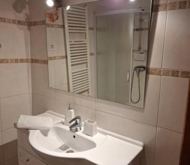 Buzdohanj Apartment | Apartman Natali