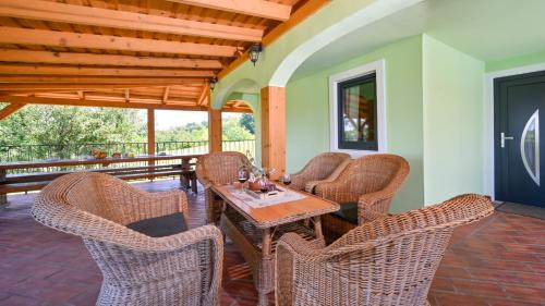 Jalzabet Villa | Villa Magic by Villas Guide
