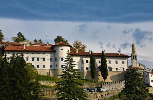 Kras House | Luin Country House near Štanjel - Happy Rentals