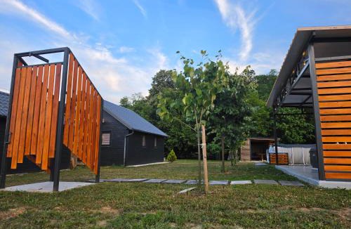 Laktasi House | Kovačnica 55