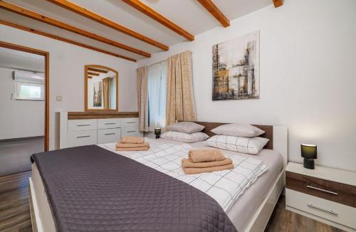 Grizane House | House Green valley
