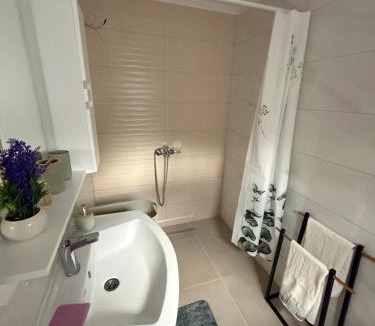 Lohovo House | Holiday home Adna