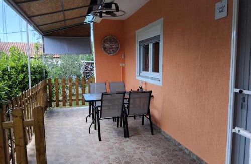 Velim House | Holiday Home Višnja with Pool