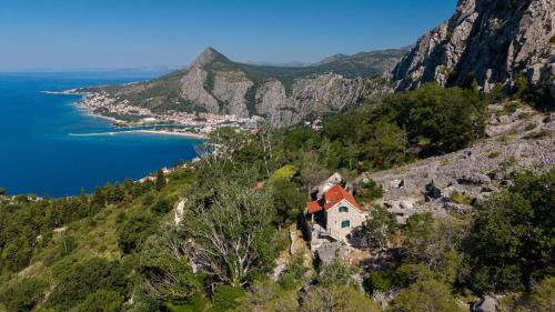 Borak House | NEW! Authentic Stone Hideaway with Private Jacuzzi and Panoramic Sea View